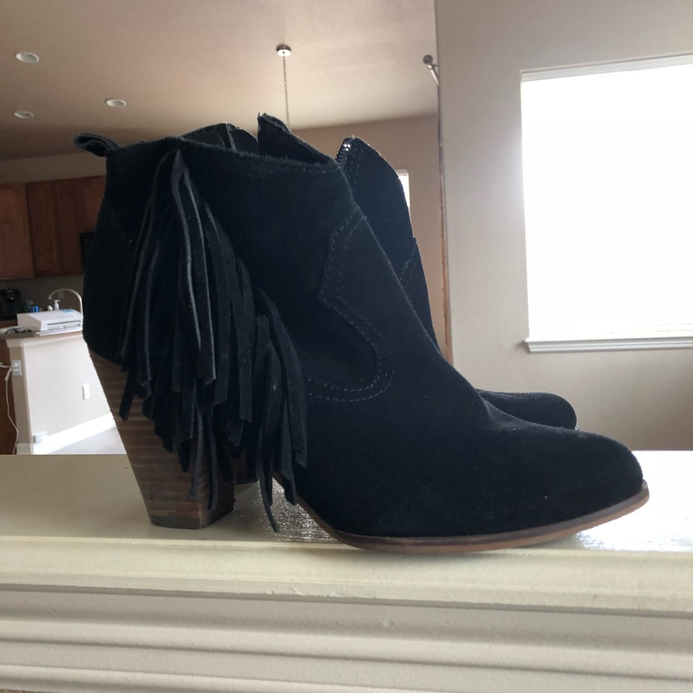 Steve Madden fringe black boot size 8